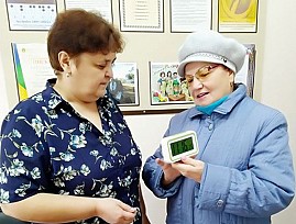 Инвалиды по зрению Хакасской региональной организации ВОС получили новые тифлоприборы