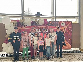 Брянская региональная организация ВОС организовала для юных инвалидов по зрению посещение цирка