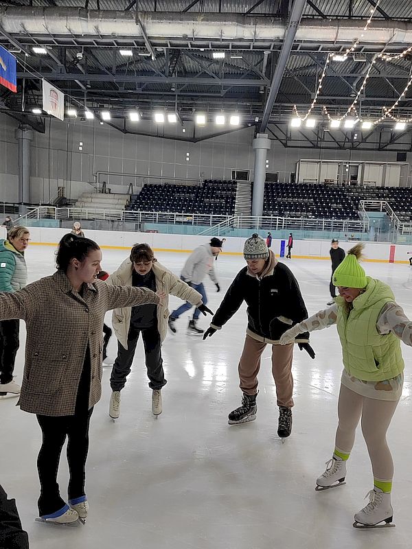 Катание на коньках в ледовом дворце