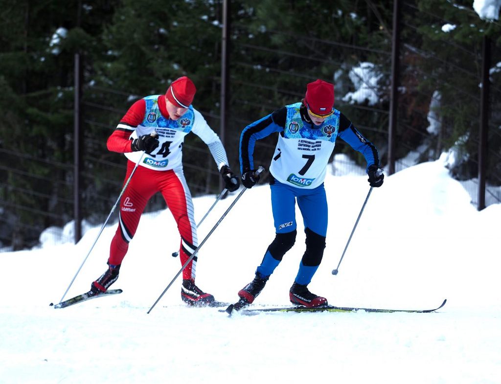 Спортсмены - лыжники - инвалиды по зрению