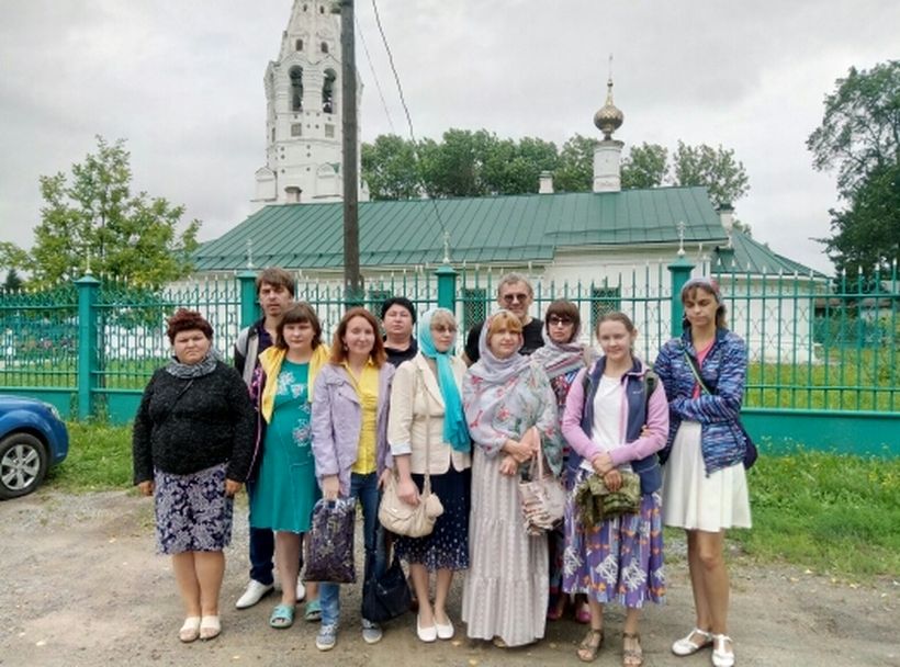 Экскурсионная группа Костромской РО ВОС у Толгского монастыря