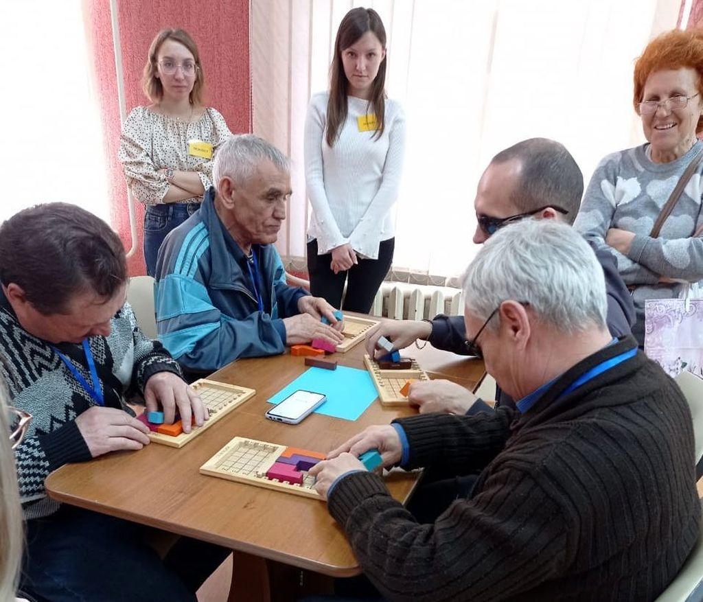 Активисты Волгоградской РО ВОС играют в настольные игры