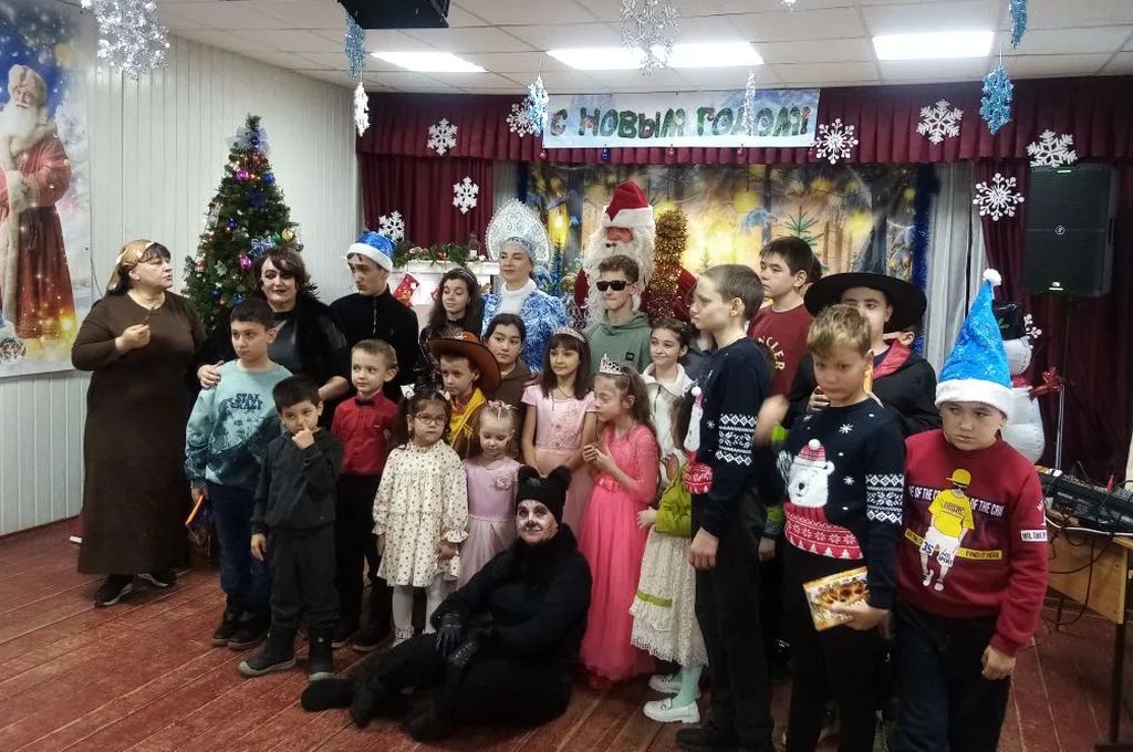 Общее фото участников новогоднего праздника