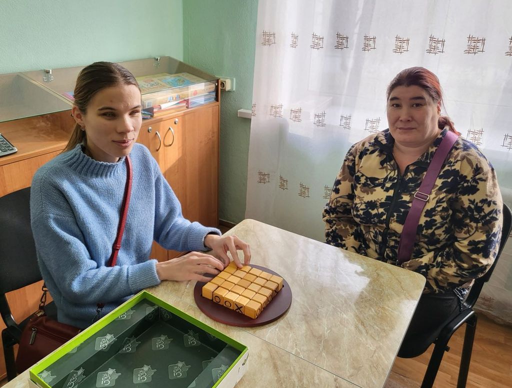 За столом 2 женщины-игрока