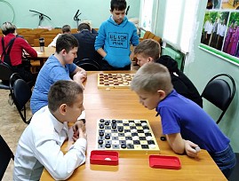 В Оренбургской региональной организации ВОС прошли соревнования по интеллектуальным настольным играм среди детей-инвалидов