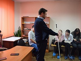 Хакасская региональная организация ВОС проводит комплексное обучение молодых студентов на базе «Кабинета здоровья»