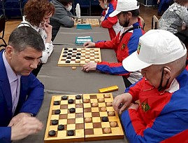 Спортсмены Татарской региональной организации ВОС выступили на республиканских соревнованиях по шашкам, шахматам и домино среди инвалидов по зрению