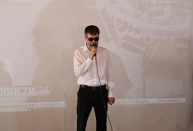 председатель Ингушской организации ВОС выступает на открытии