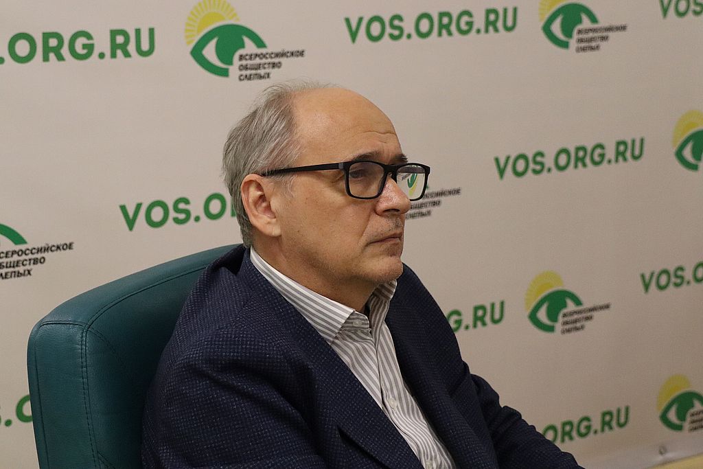 председатель комиссии - вице-президент ВОС Дмитрий Котенев