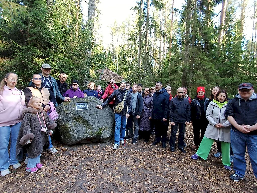 участники мероприятия на природе