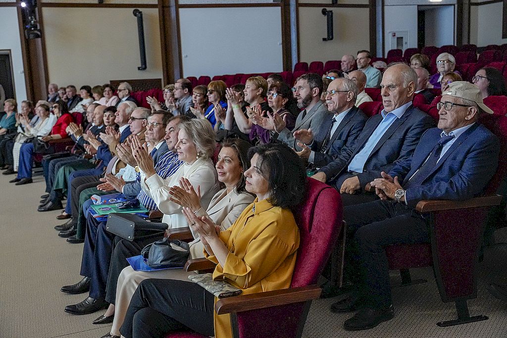 участники мероприятия в зале