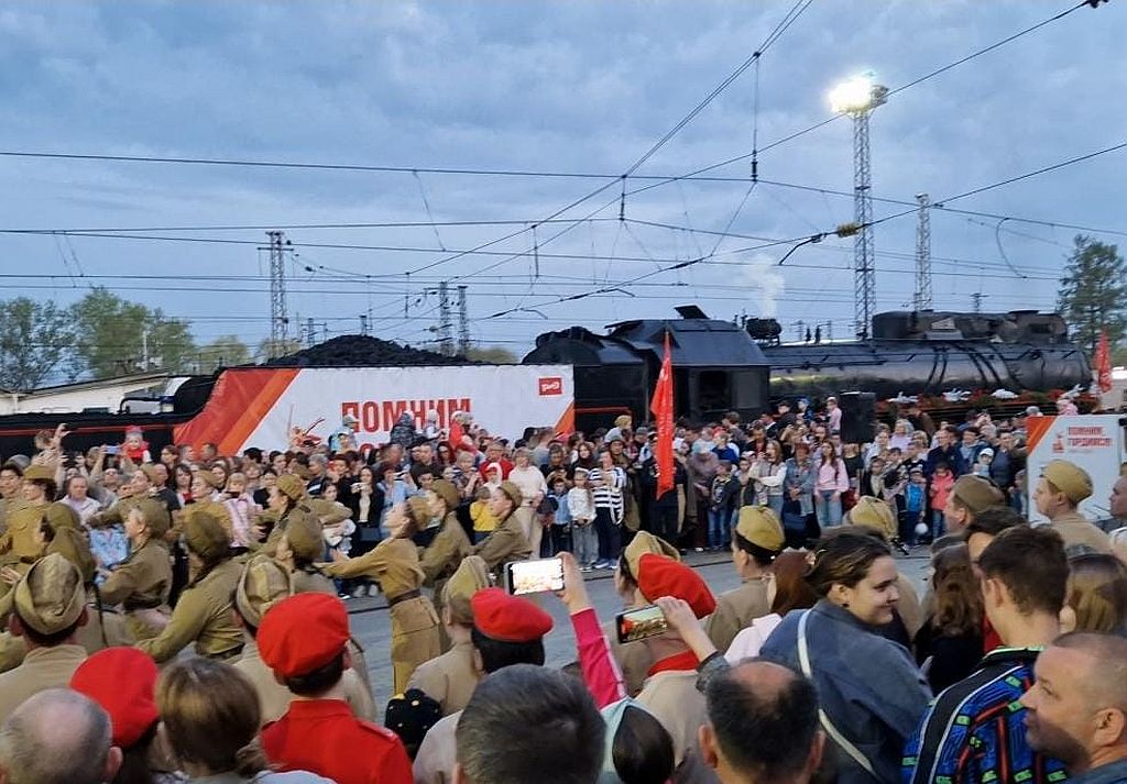 поезд Победы на одной из станций