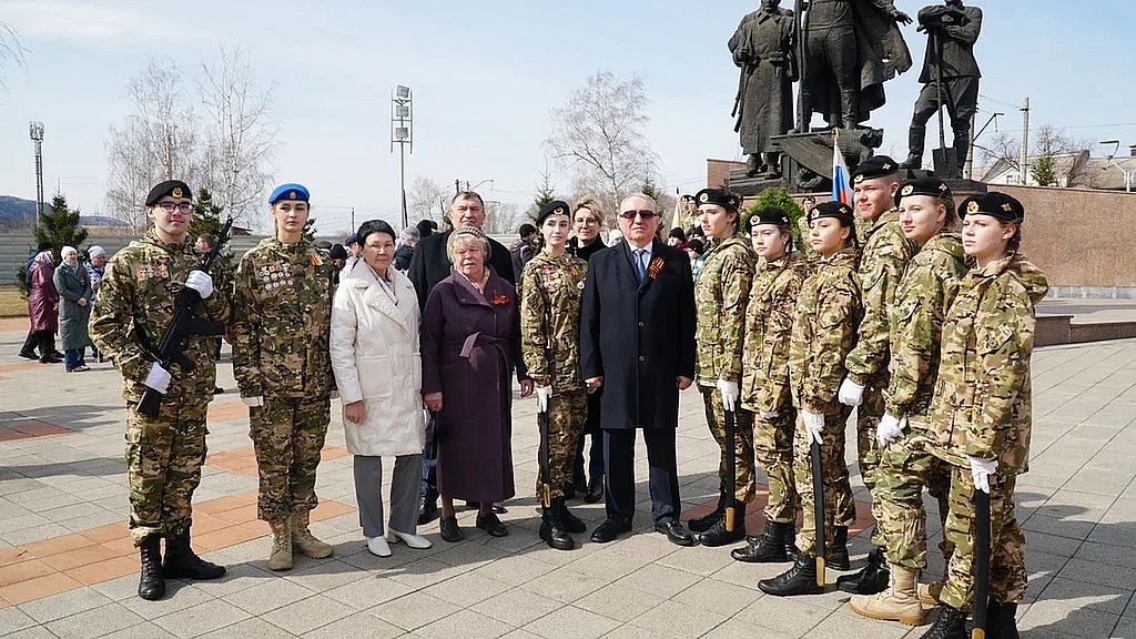 участники возложения