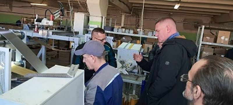 участники встречи на предприятии