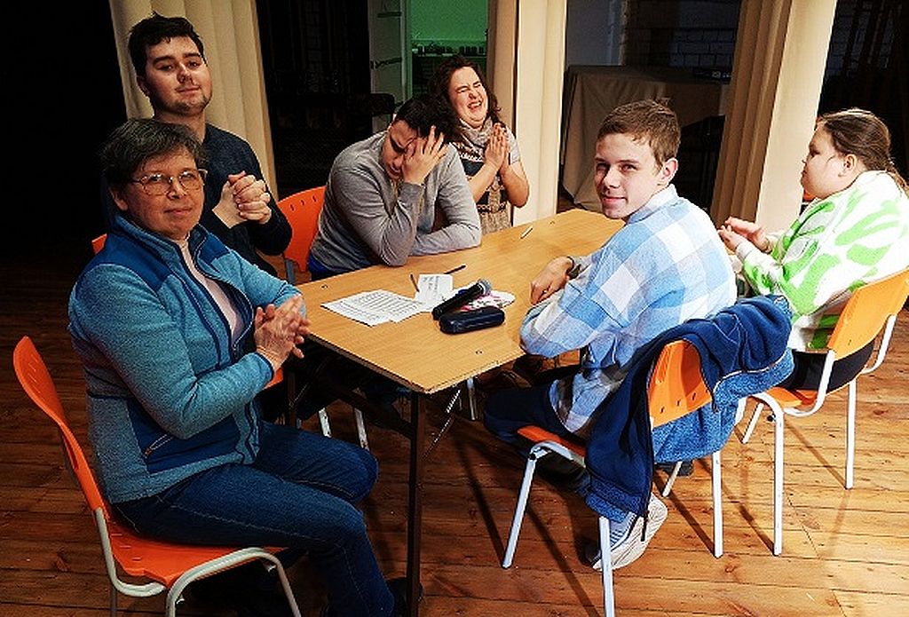 одна из команд за игровым столом