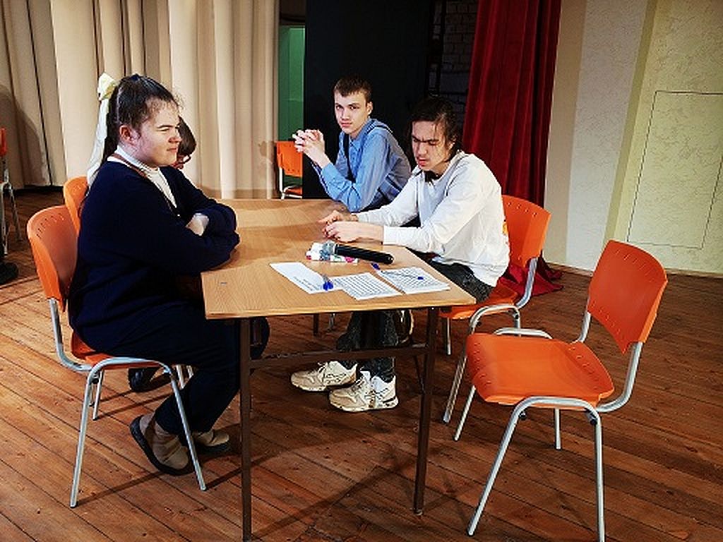 одна из команд за игровым столом