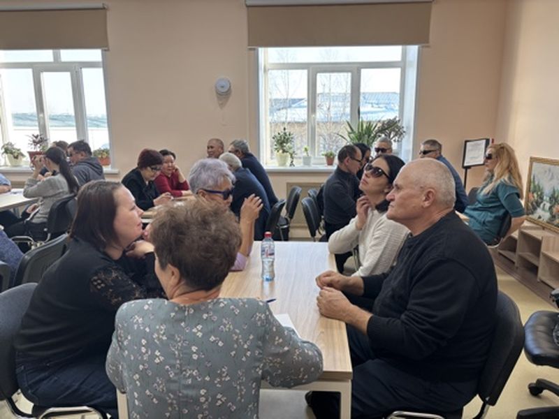 игроки за игровыми столами