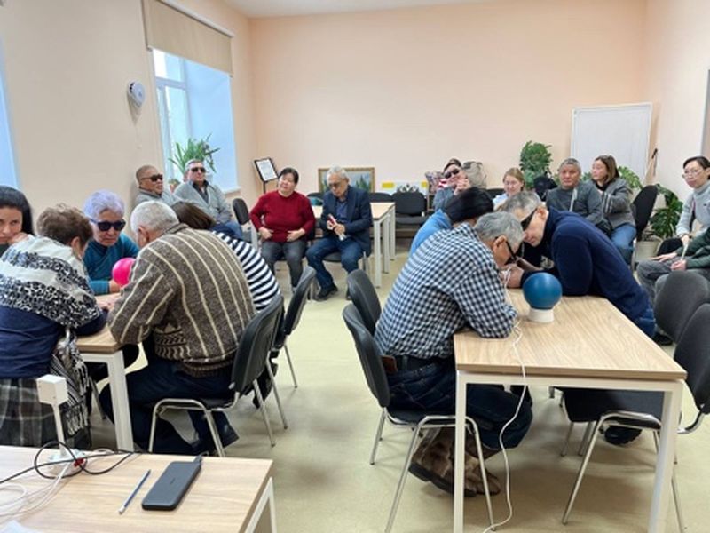 игроки за игровыми столами