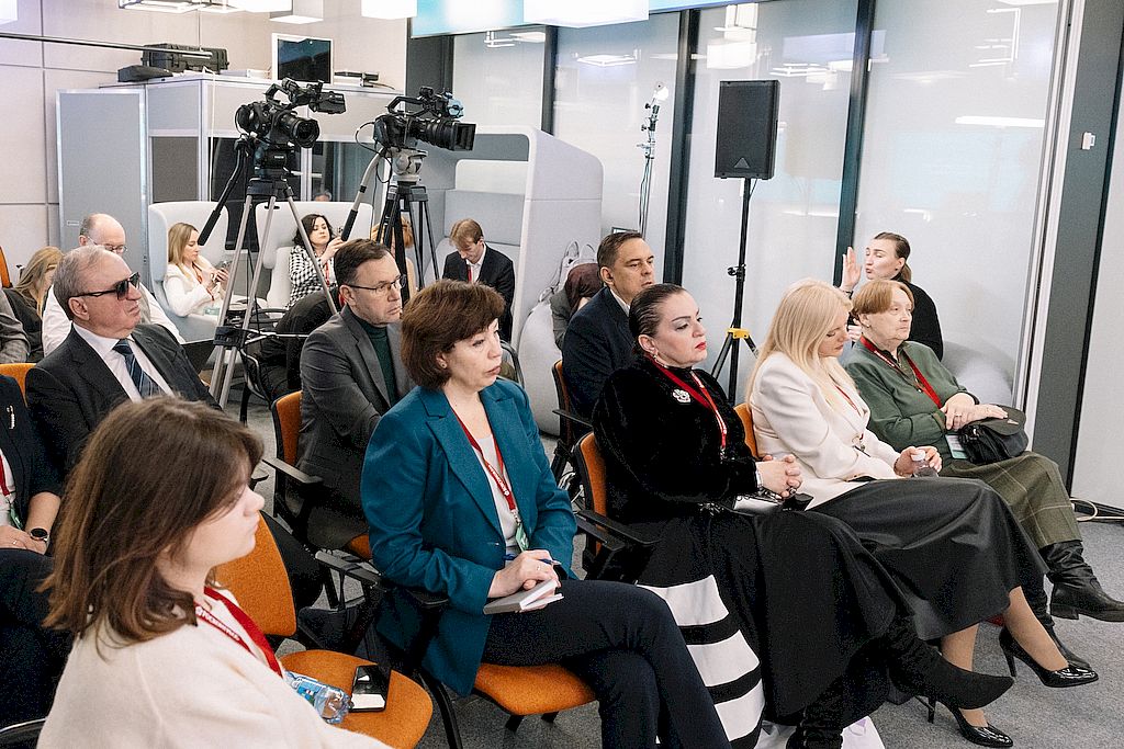 участники дискуссии