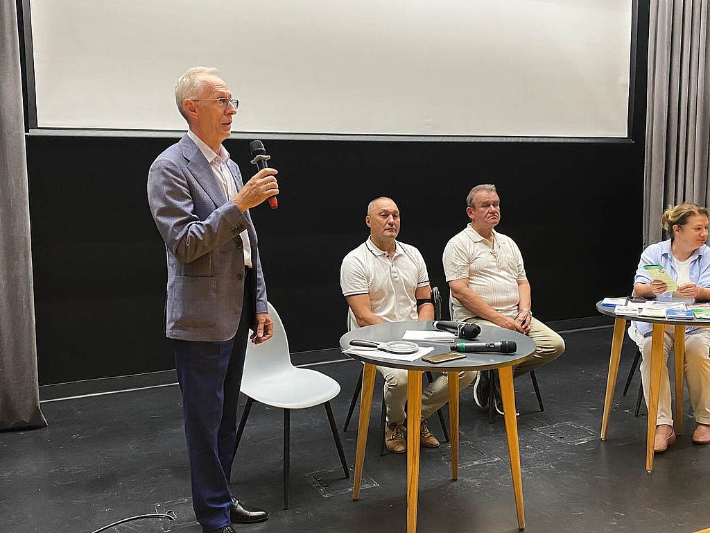 спикеры: вице-президент ВОС Александр Коняев, генеральный директор КСРК ВОС Андрей Мочалин и сотрудники Центра Мещерякова