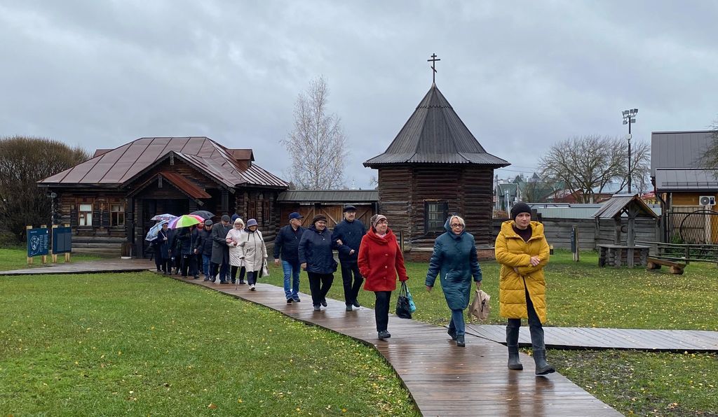 участники экскурсии