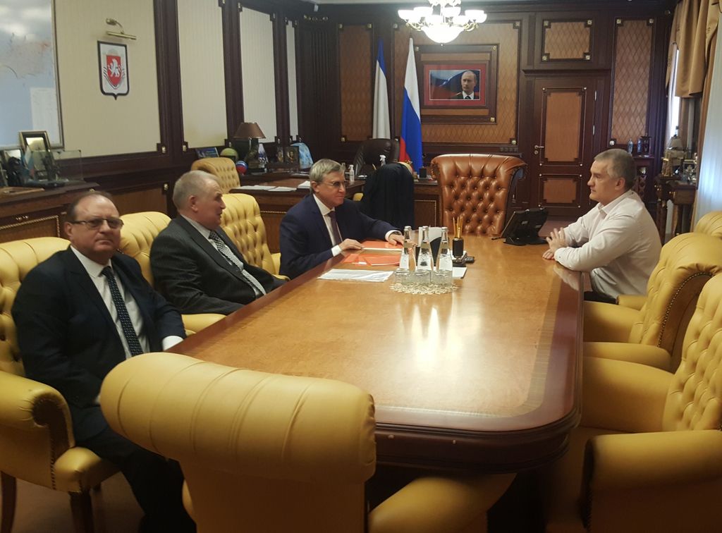 Рабочая встреча представителей Крымской РО ВОС и главы региона С. В. Аксёновым