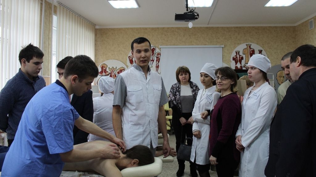 Молодёжь Татарской РО ВОС знакомится с профессией массажиста