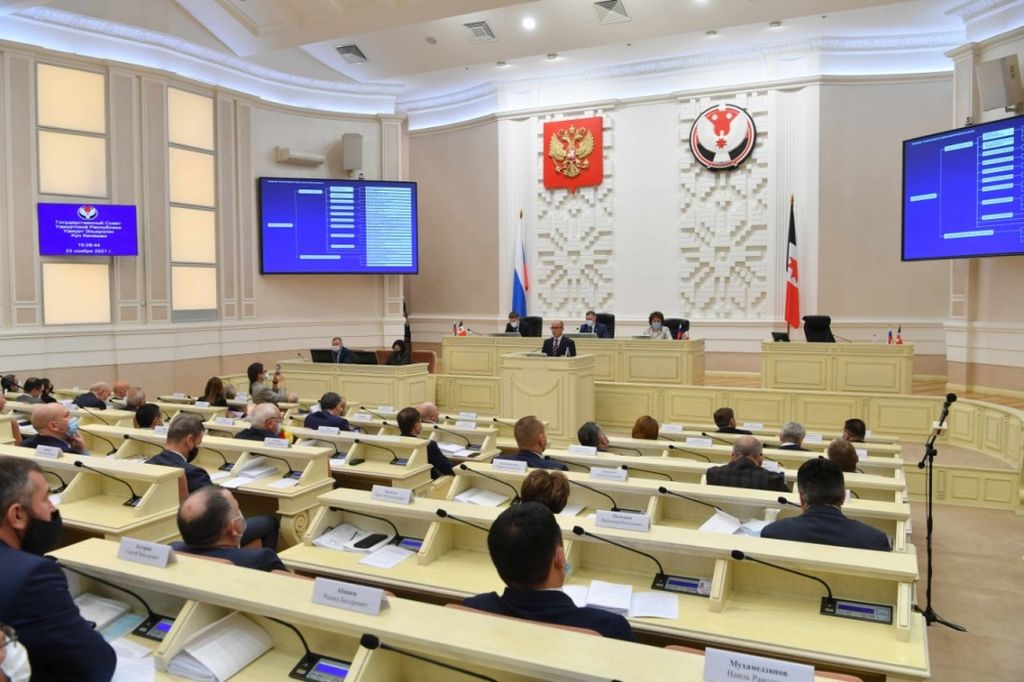 Работа сессии Государственного Совета Удмуртской Республики