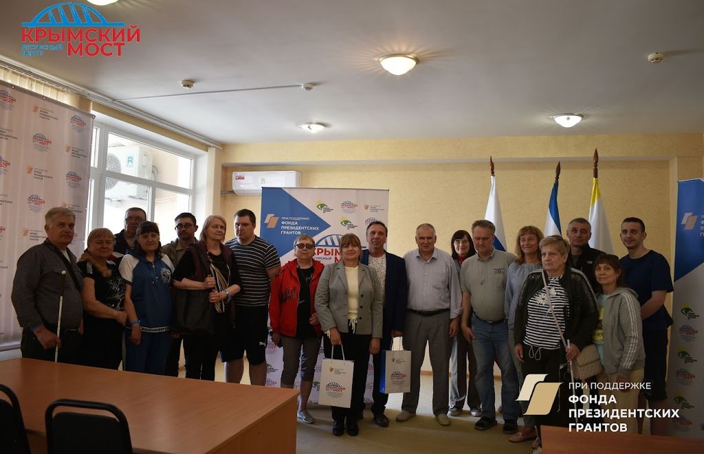 Общее фото организаторов и участников проекта из Донецкой народной республики
