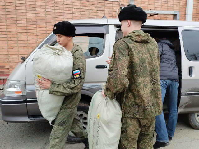Гуманитарная помощь от активистов Владивостокской МО ВОС передаётся в Ситуационный центр МЧС