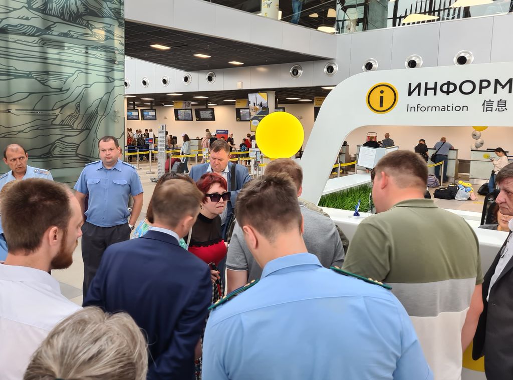 Председатель Хабаровской РО ВОС проводит оценку доступности аэропорта Хабаровска