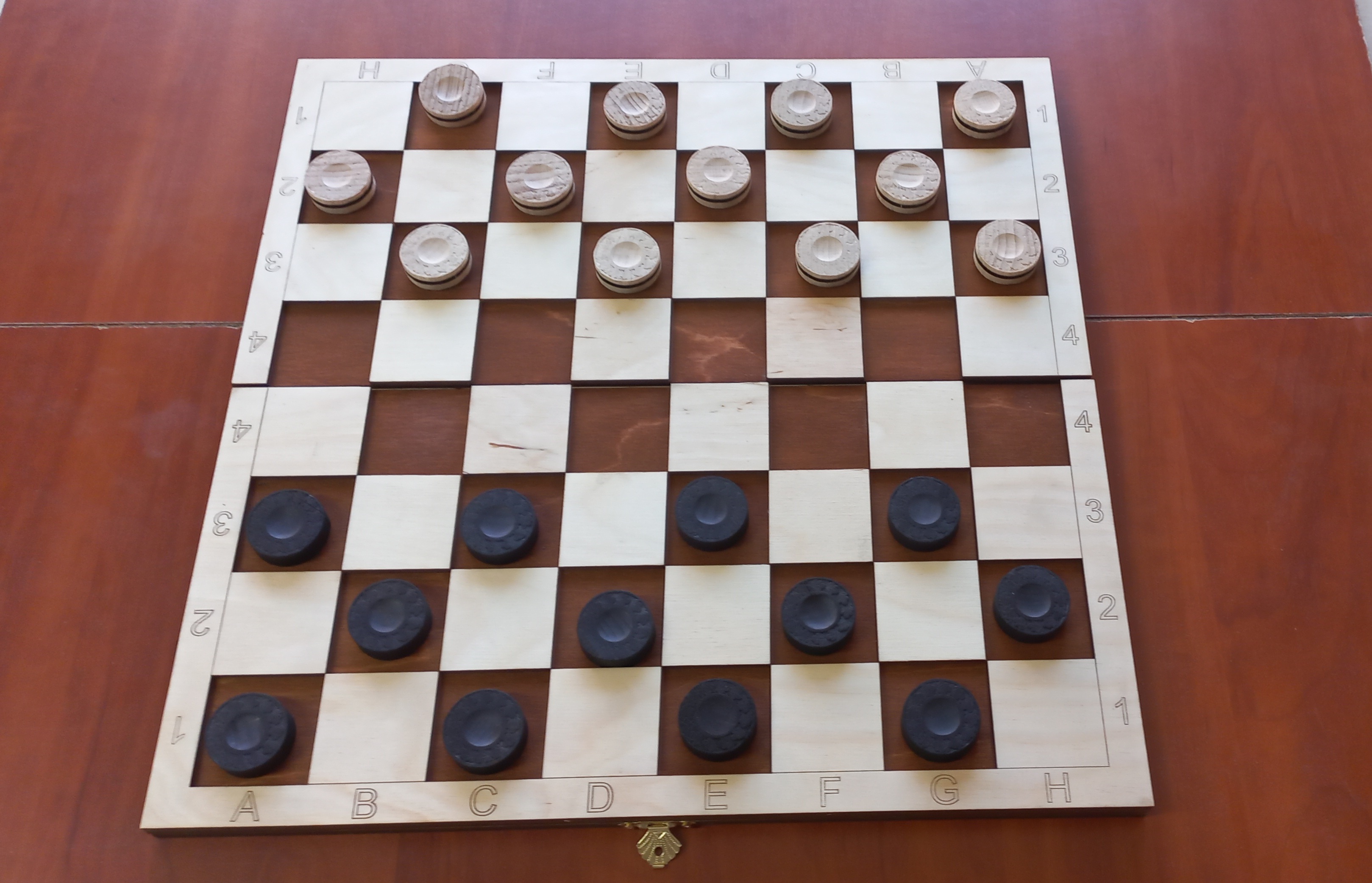 Шашки международные для незрячих с деревянной доской