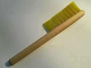 Щетка сметка деревянная цилиндричес. колодка 3 рядная (синтетика) ручной кустопосадки