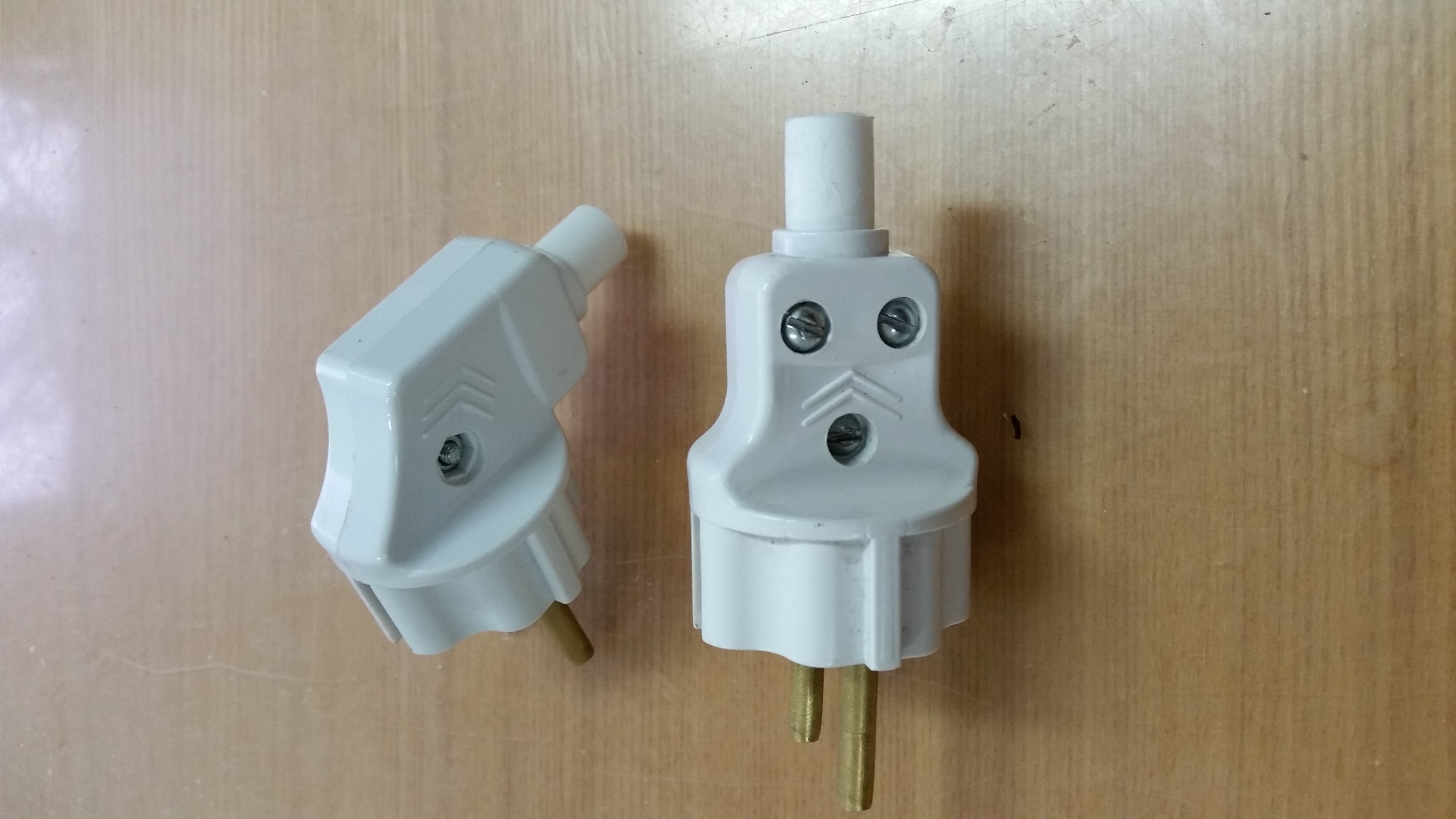 Вилка штепсельная