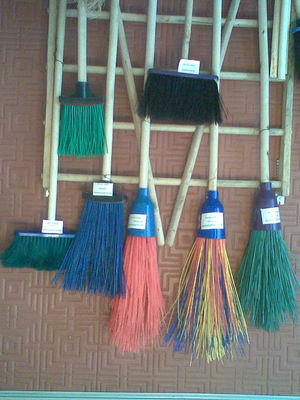 Метла  хозяйственная  синтетическая  облегченная 