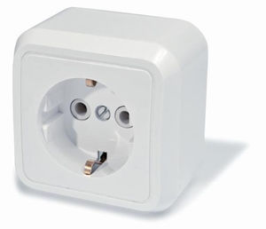 Розетка открытой установки одноместная, с заземлением, серия Москвичка, цвет белый