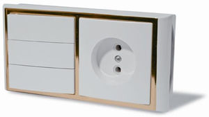 Блок ЭУУ выключатель трехклавишный + розетка, серия Модерн, цвет белый с рамкой под золото