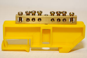 Шина нулевая с изолятором на DIN-рейку