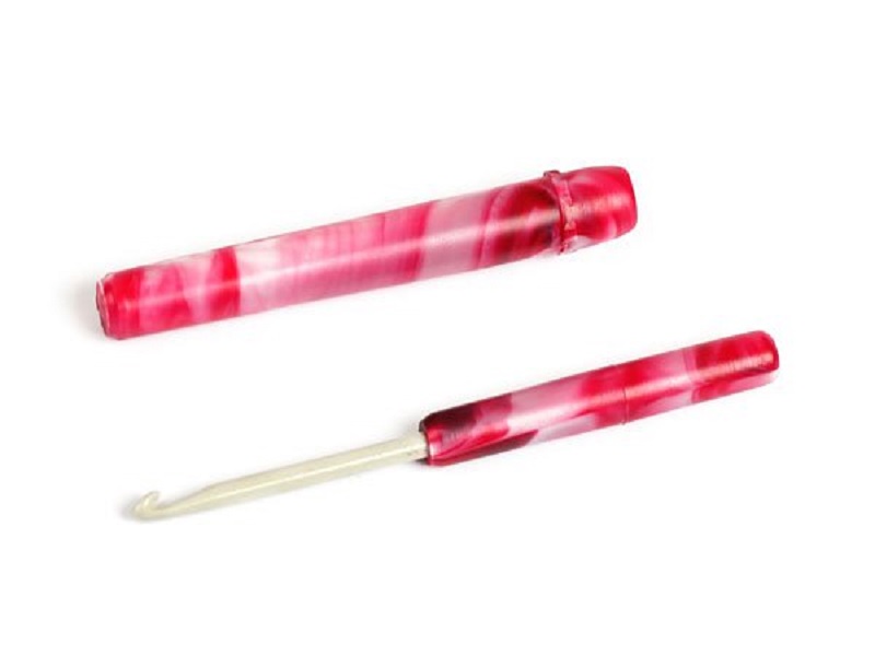 Крючок вязальный с колпачком 