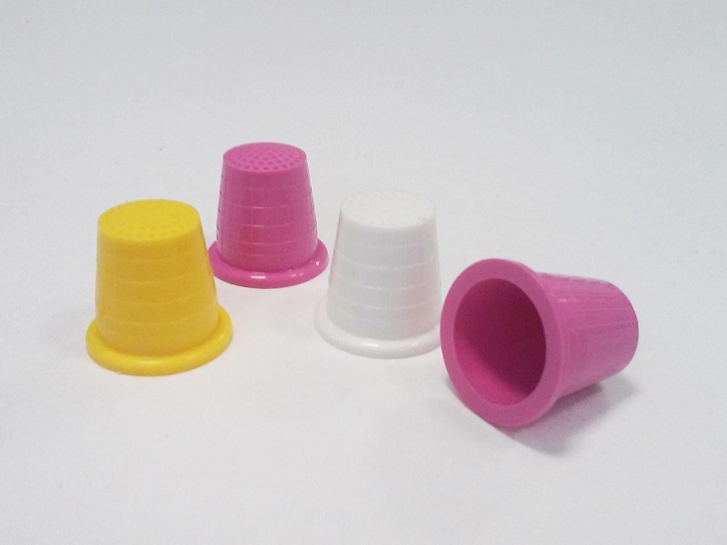 Наперсток пластмассовый