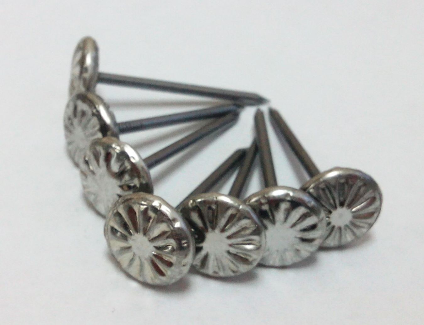 Гвозди мебельные