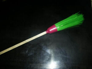 Метла синтетическая с ручкой