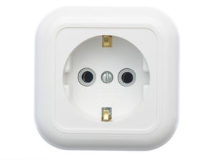 Розетка открытой установки с заземляющим контактом одноместная РА16-638