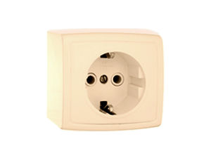 Розетка открытой установки с заземляющим контактом одноместная РА16-227 