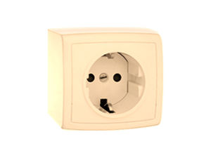 Розетка открытой установки с заземляющим контактом, защитной шторкой одноместная РА16-164 