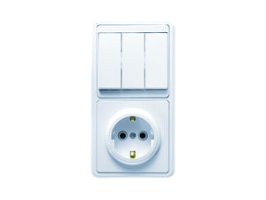 Блок комбинированный скрытой установки (3клавишный выключатель+розетка с заземляющим контактом) БКВР-033