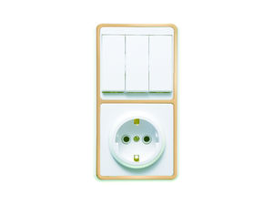 Блок комбинированный скрытой установки (3клавишный выключатель+розетка с заземляющим контактом) БКВР-033