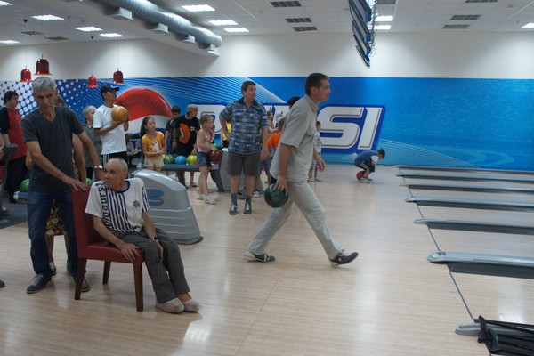 В Екатеринбурге прошел турнир по боулингу для инвалидов по зрению