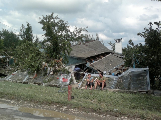 Помощь попавшим в беду незрячим продолжается