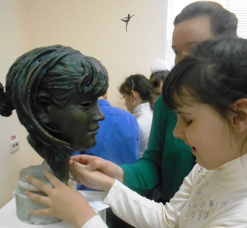 Представители Владимирской региональной организации ВОС посетили выставку тактильных работ